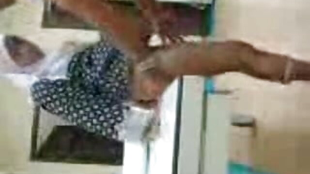மில்ஃப் தனது சிறந்த கருங்காலி ஆபாச தளங்கள் கழுதையில் சிக்கினார்