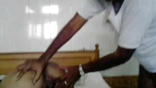 கவர்ச்சியான சிறந்த வீட்டில் ஆபாச தளங்கள் பெண் விளையாட ஆசைப்படுகிறாள்