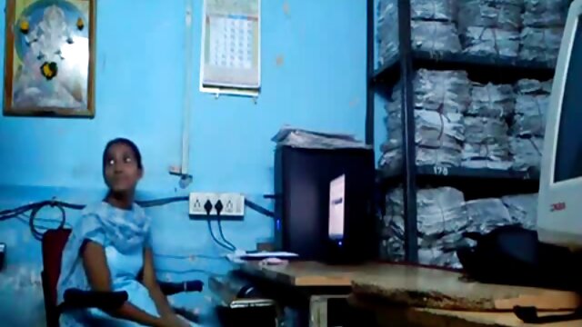 பச்சை குத்தப்பட்ட மாணவர் மசாஜ் மற்றும் indianpornsites ஃபக்