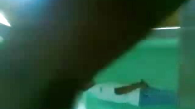 அவன் பிரபலமான xxx அவள் டிரைவரைப் பிடிக்கிறான்