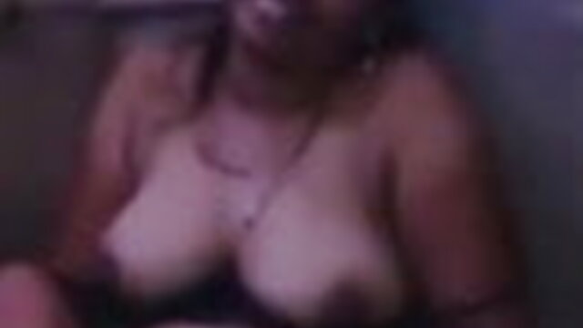 கிறிஸ்டி சமையலறையில் மேல் hd xxx தனது புண்டையுடன் விளையாடுகிறாள்