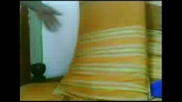 அழகான மேல் கே ஆபாச டீன் மேதாவி நிலையில் சிக்கிக்கொண்டார்