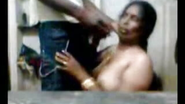 பழைய ஆதிக்கம் செலுத்தும் ஆபாச வீடியோ மேல் பதின்ம வயதினருடன் கடினமான குத