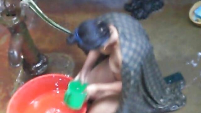 சூடான இளம் குஞ்சு சிறந்த, செக்ஸ், எப்போதும் ஒரு பைத்தியம் எடுக்கும் அம்மா மீது செல்கிறது