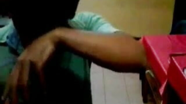 ஹேலி பிரபல ஆபாச பக்கத்தில் கரடுமுரடான கழுதை வாய்