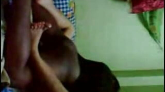 இரண்டு மார்பளவு குழந்தைகளை உள்ளடக்கிய thebestshemalevideos மூன்றுபேர்