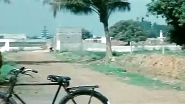 சிறிய ஒல்லியான டீன் சிறந்த பொன்னிற ஆபாச சவாரி