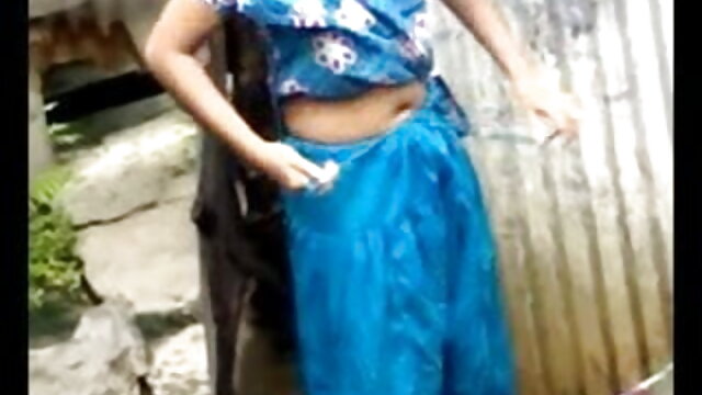 கோடை இந்தியா மற்றும் வ மேல் முடி ஜோடி மீது டிக்