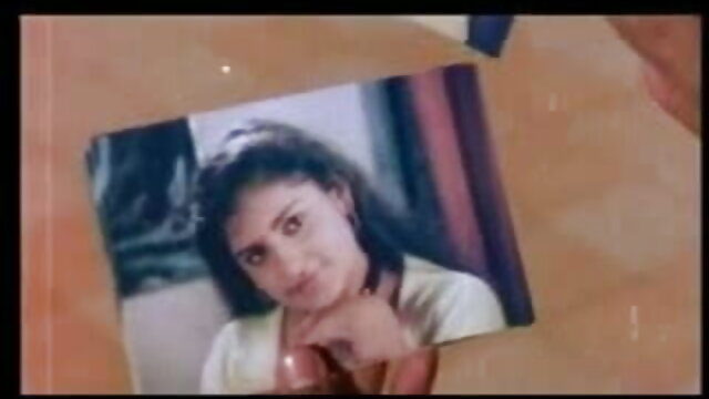 என்னை ராக் சூடான அம்மா கவர்ச்சியை
