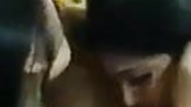 சூடான மார்பளவு லத்தீன் ஜோடி சமையலறையில் டாப் 10 xxx இடிக்கிறது